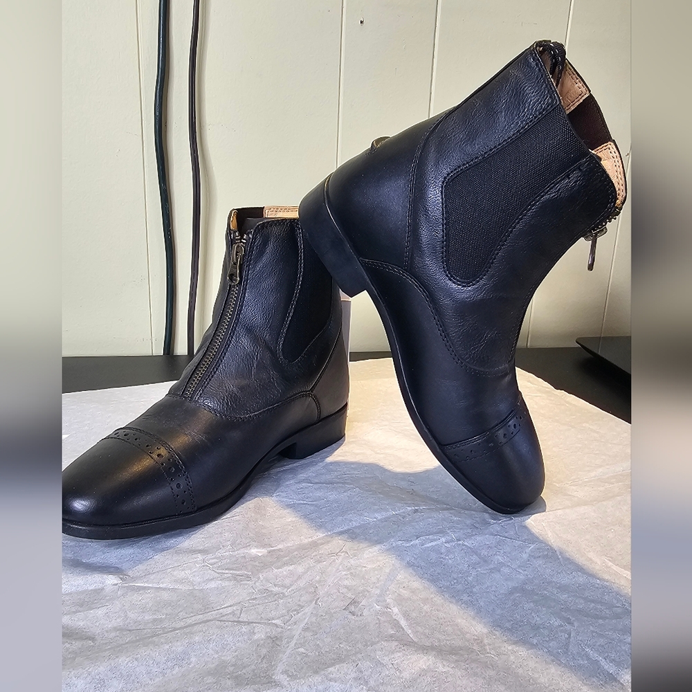 NWT Dover Saddlery Women's Size 7  Leather Paddocks Boots Equestrian
